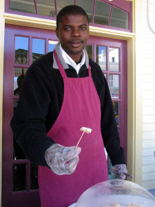 Free fudge samples, like this one at Murray Hotel, are plentiful.