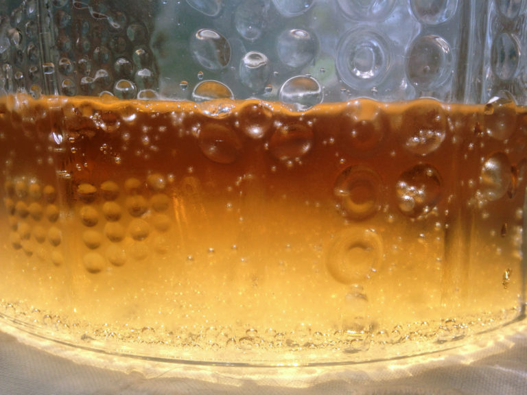 Vernors bubbles in Nuutajärvi Finnish glass bowl